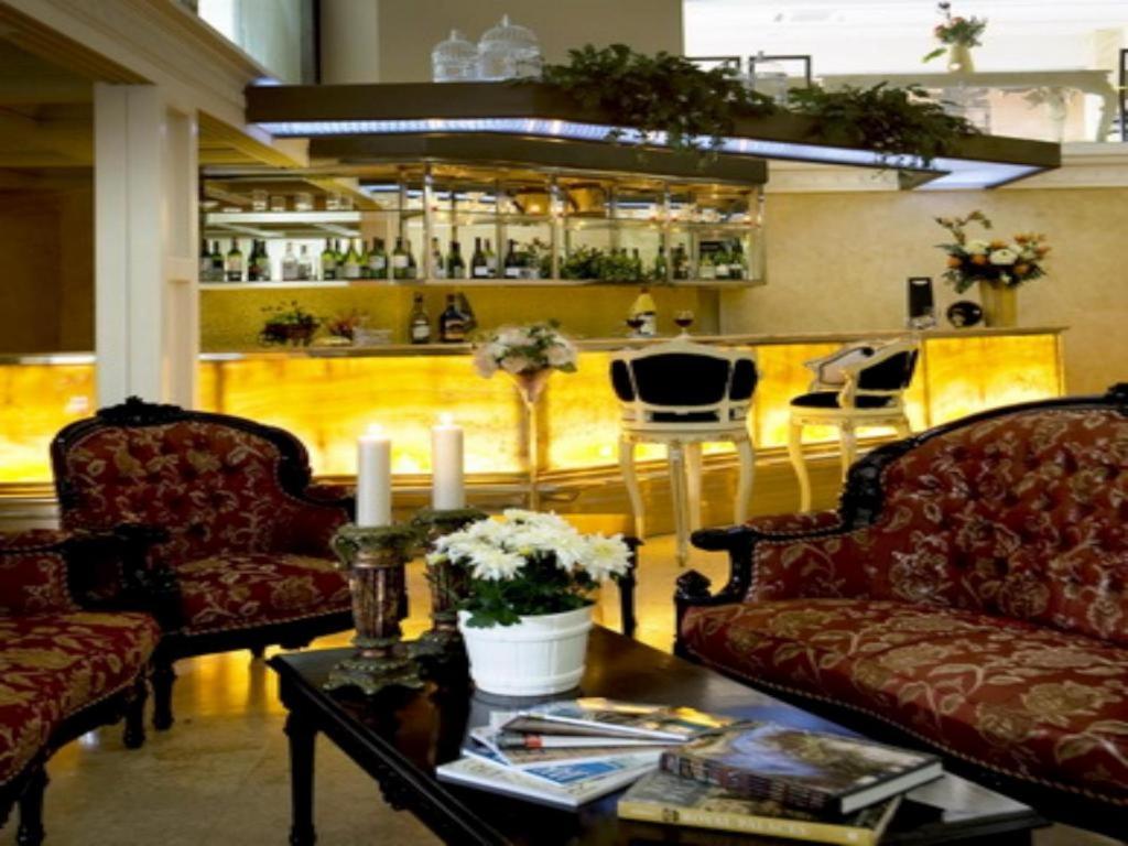 Amos Cozy Hotel Melawai Jakarta Eksteriør bilde