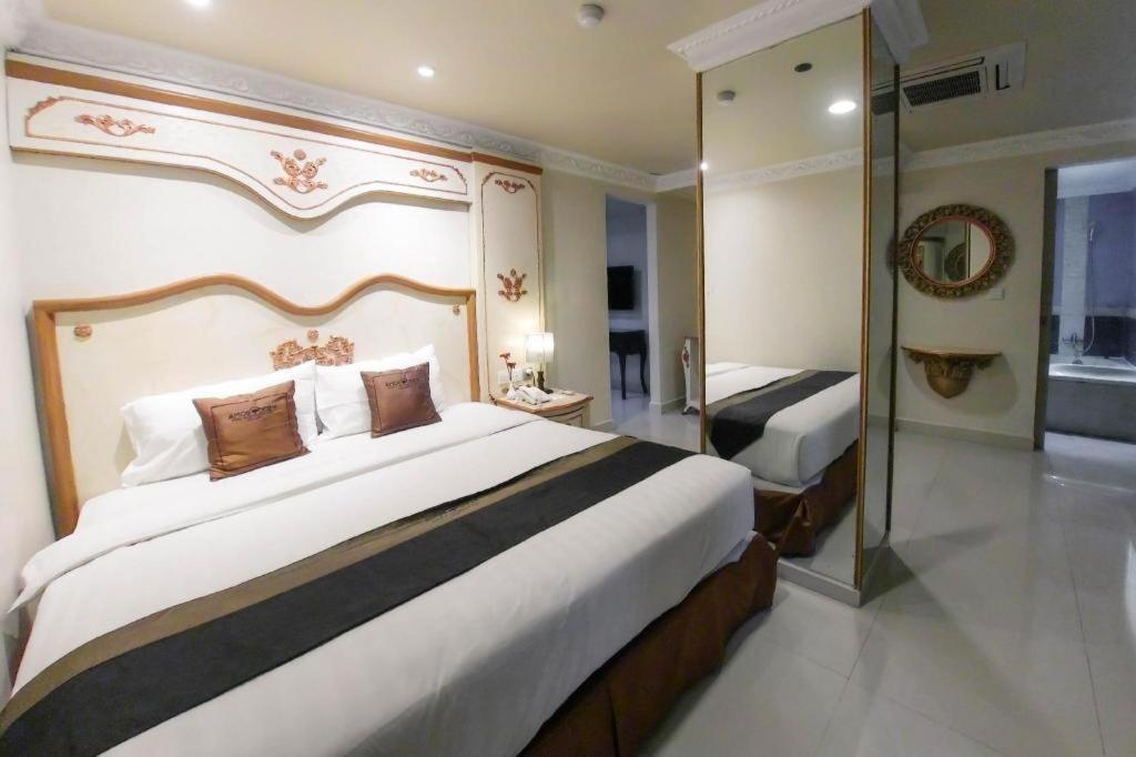 Amos Cozy Hotel Melawai Jakarta Eksteriør bilde