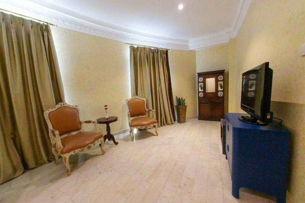 Amos Cozy Hotel Melawai Jakarta Eksteriør bilde